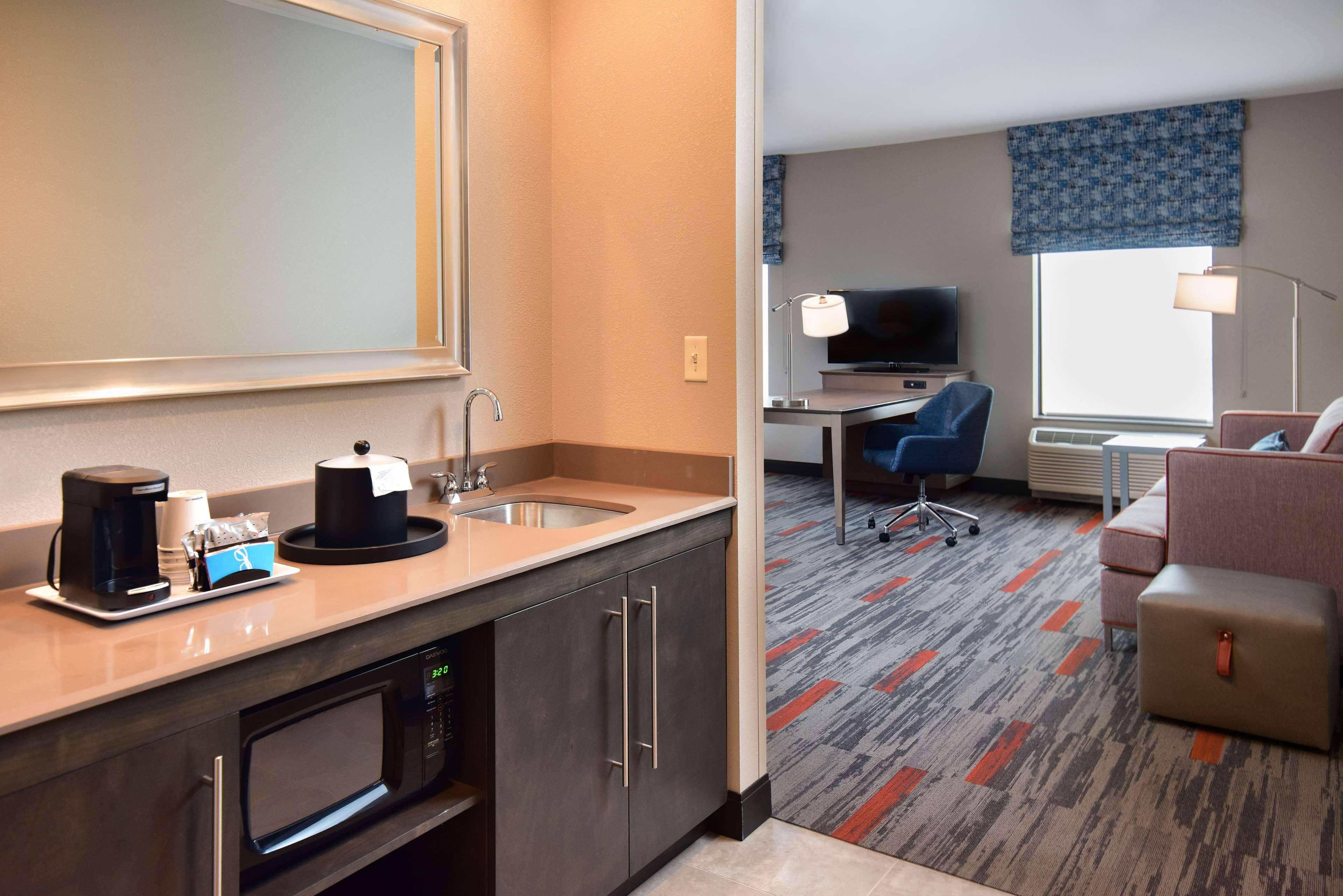 Hampton Inn And Suites At Wisconsin Dells Lake Delton Exteriör bild