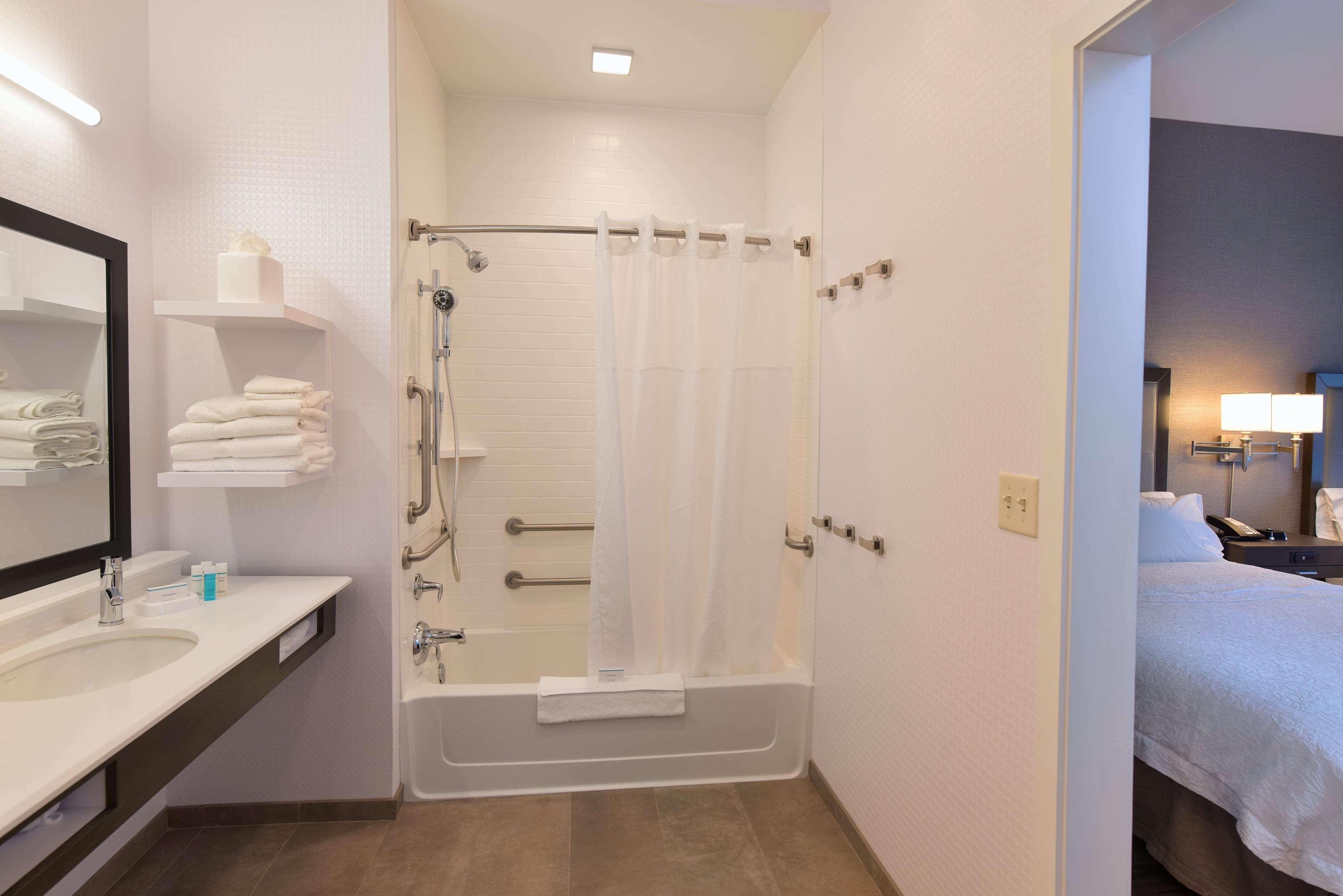 Hampton Inn And Suites At Wisconsin Dells Lake Delton Exteriör bild
