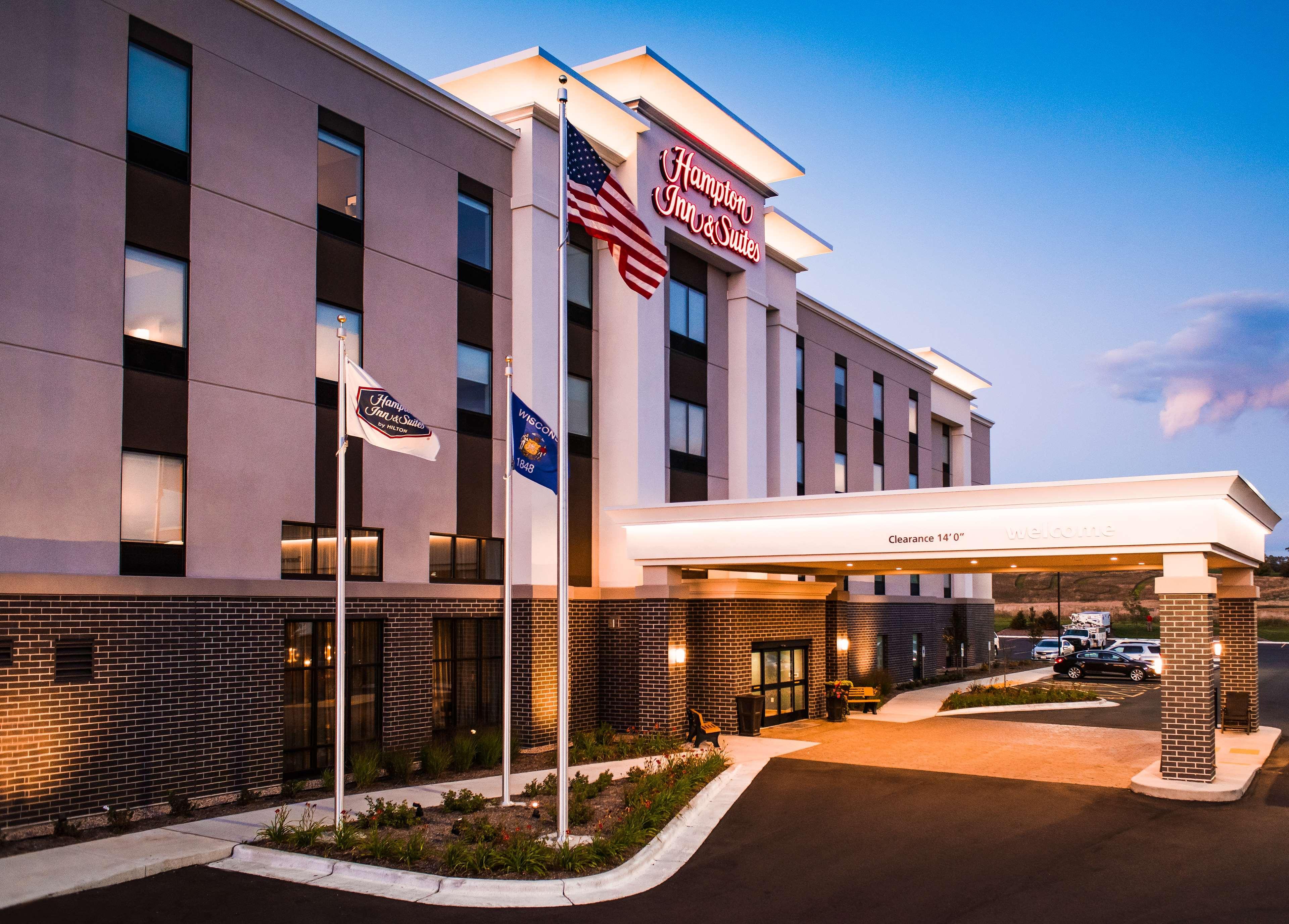 Hampton Inn And Suites At Wisconsin Dells Lake Delton Exteriör bild