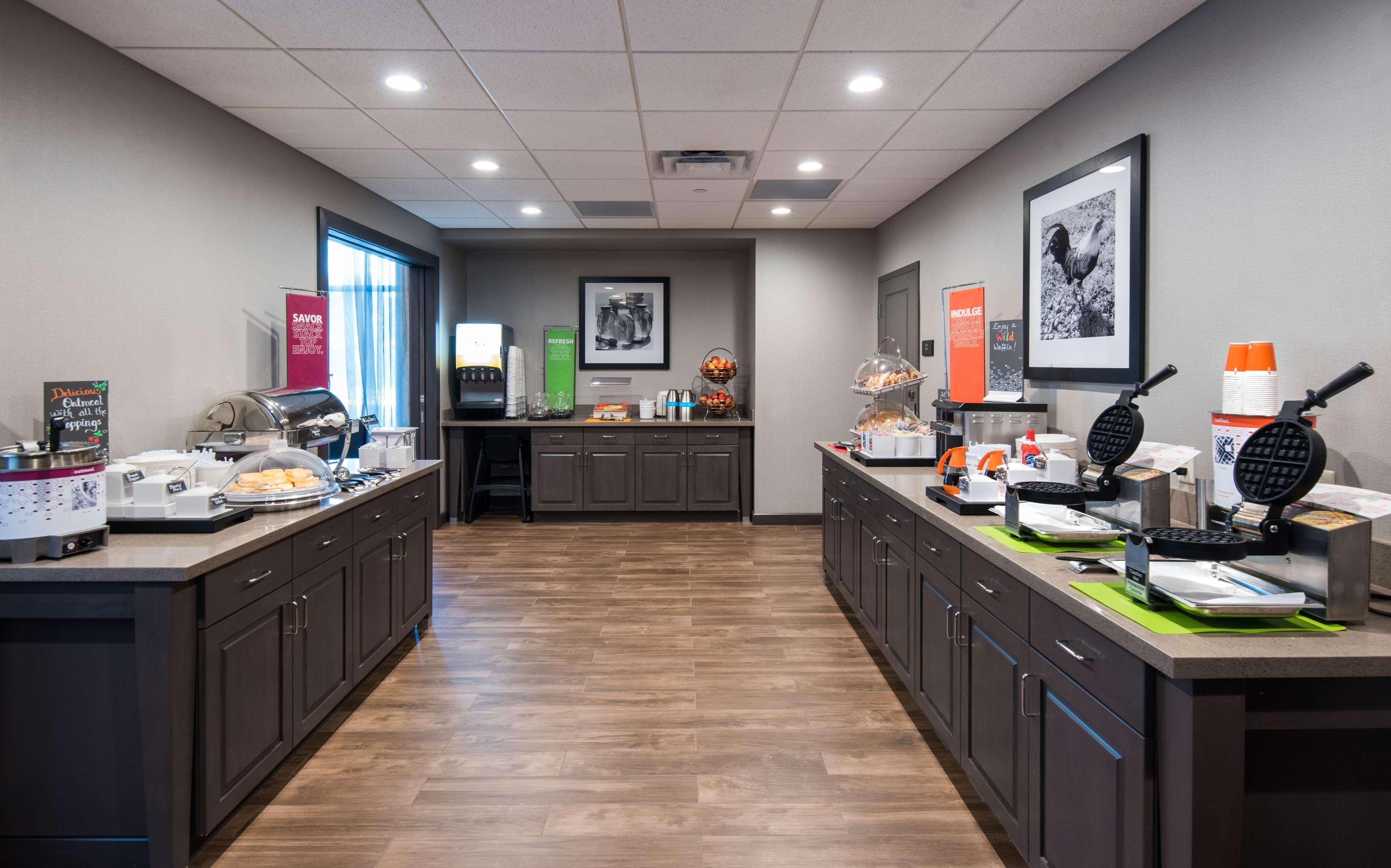 Hampton Inn And Suites At Wisconsin Dells Lake Delton Exteriör bild