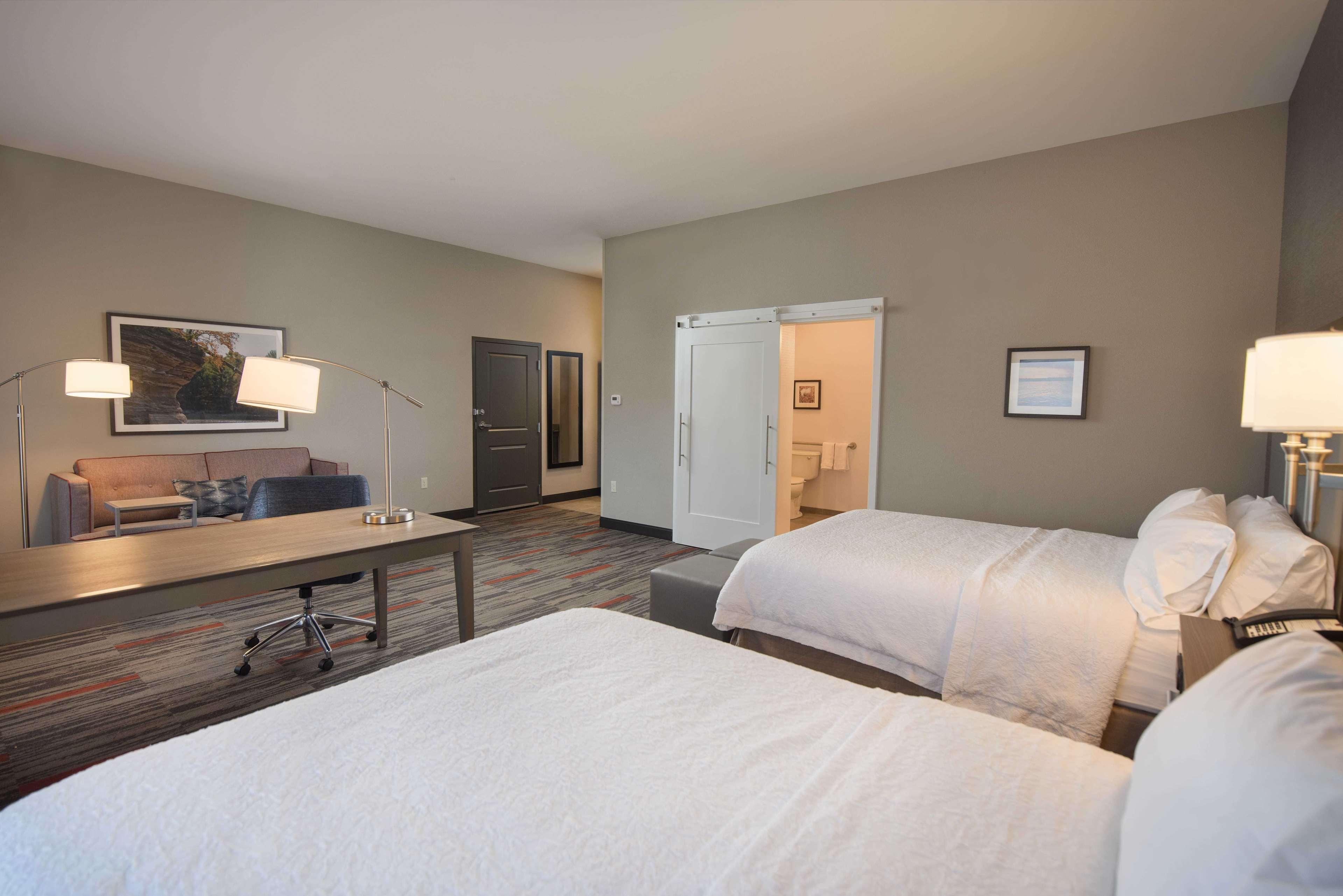Hampton Inn And Suites At Wisconsin Dells Lake Delton Exteriör bild