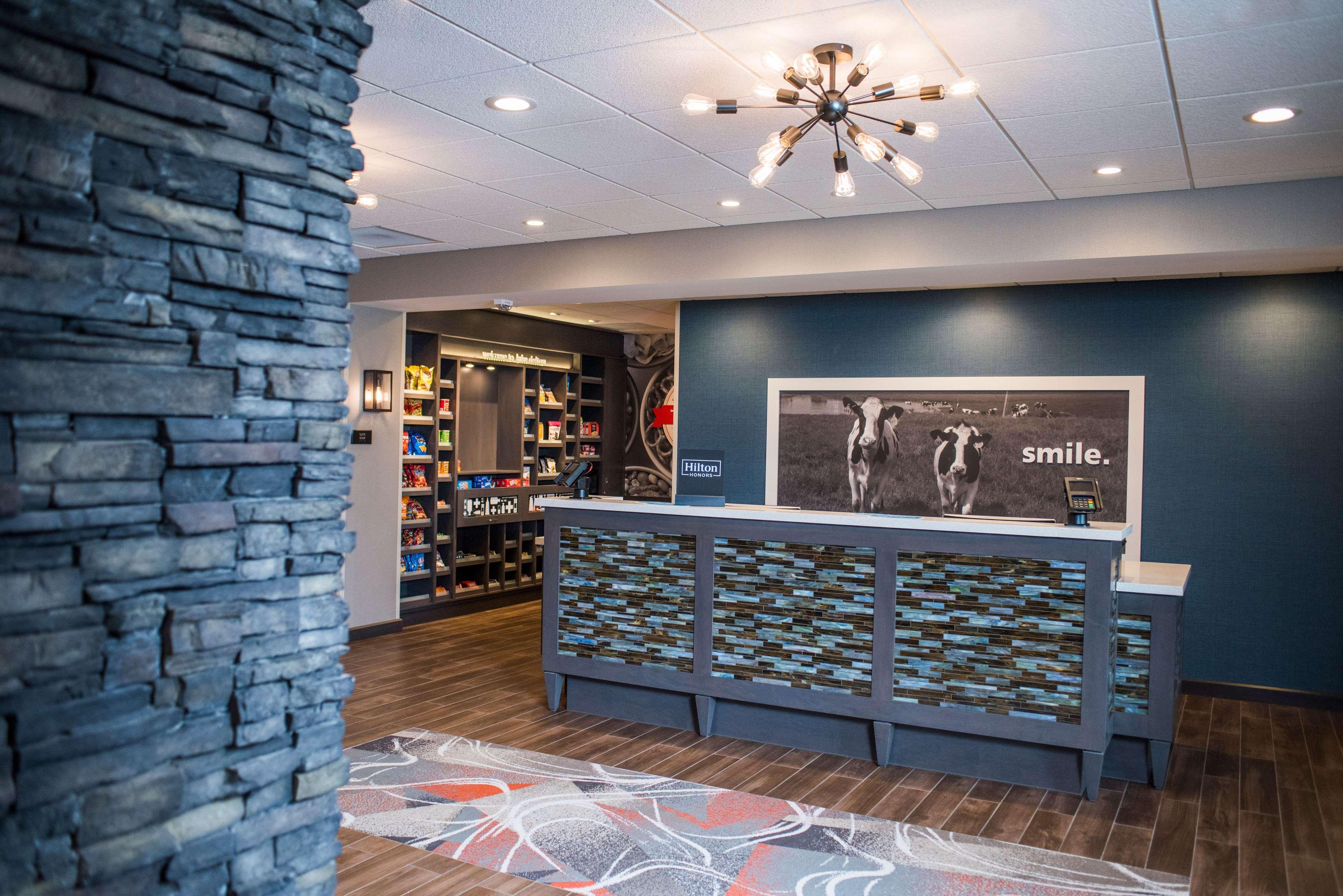 Hampton Inn And Suites At Wisconsin Dells Lake Delton Exteriör bild