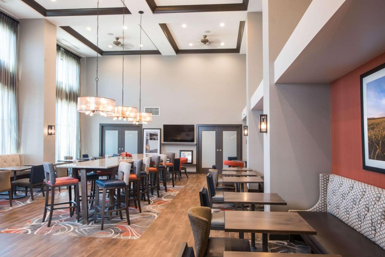 Hampton Inn And Suites At Wisconsin Dells Lake Delton Exteriör bild