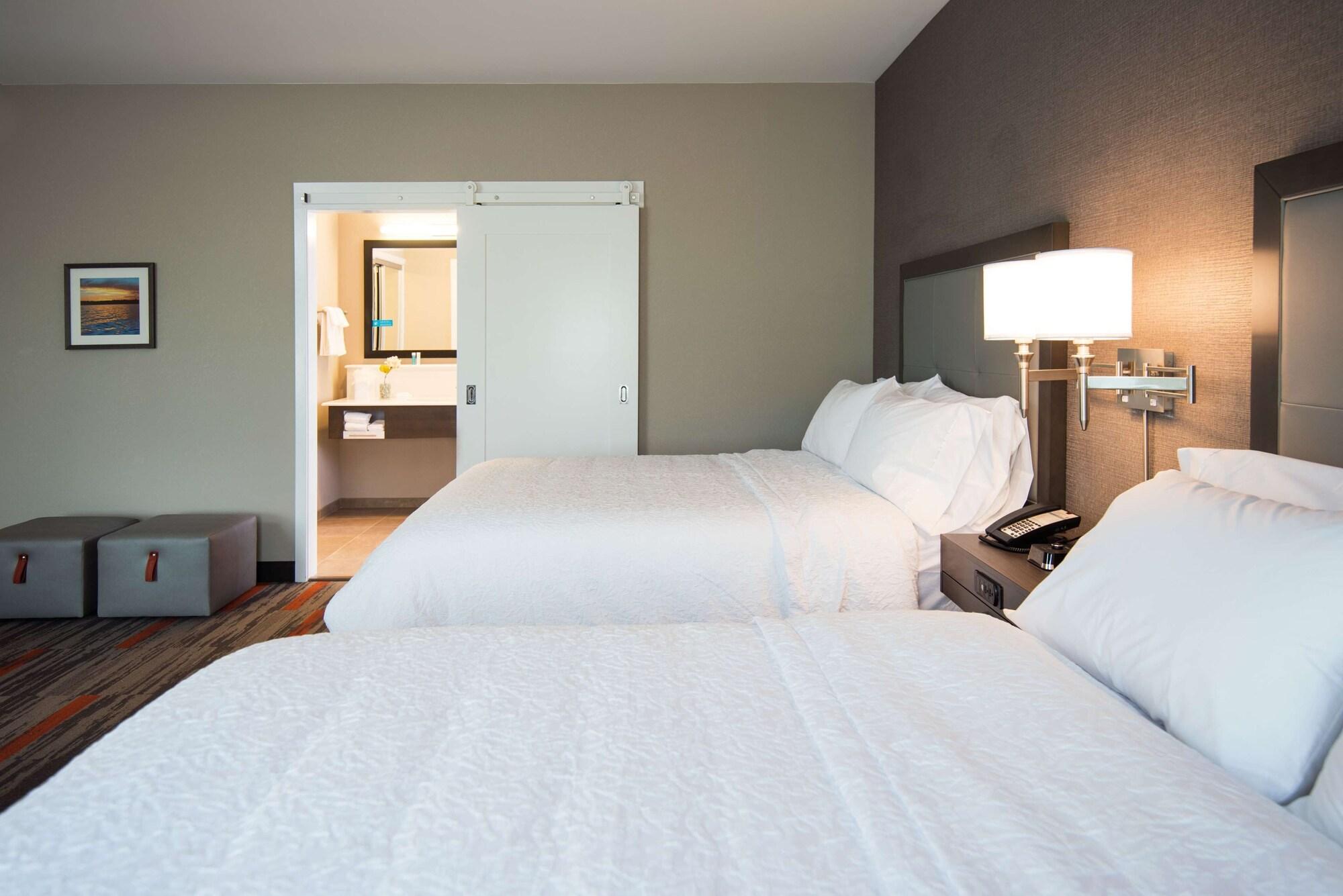 Hampton Inn And Suites At Wisconsin Dells Lake Delton Exteriör bild