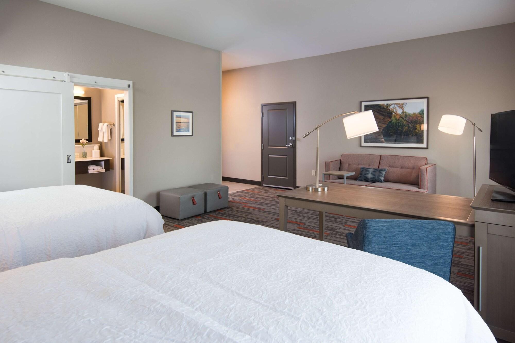 Hampton Inn And Suites At Wisconsin Dells Lake Delton Exteriör bild