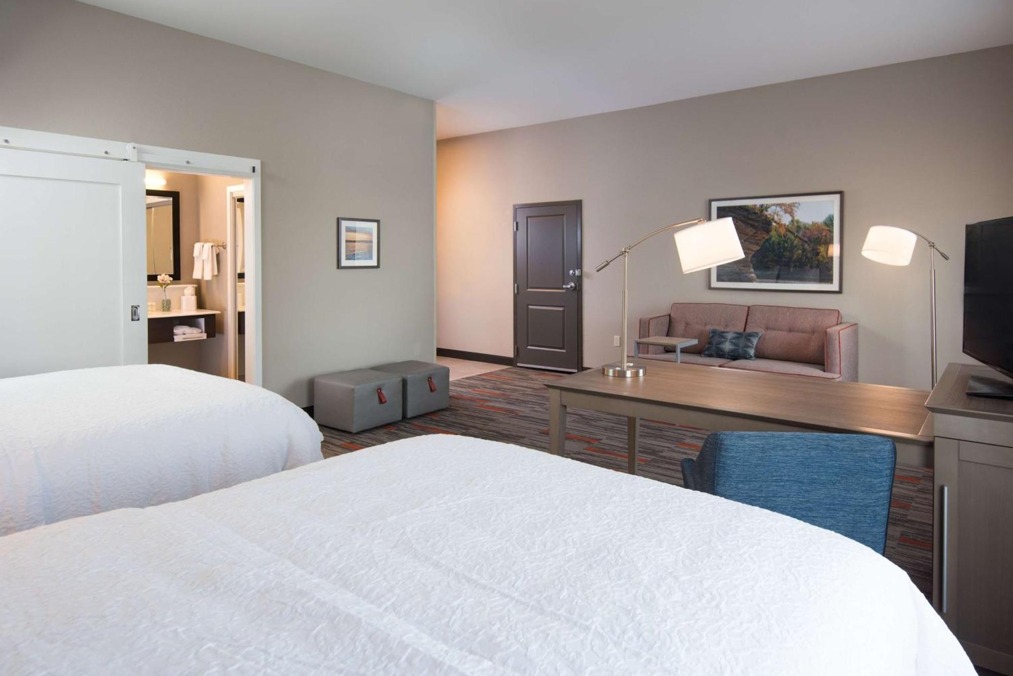 Hampton Inn And Suites At Wisconsin Dells Lake Delton Exteriör bild