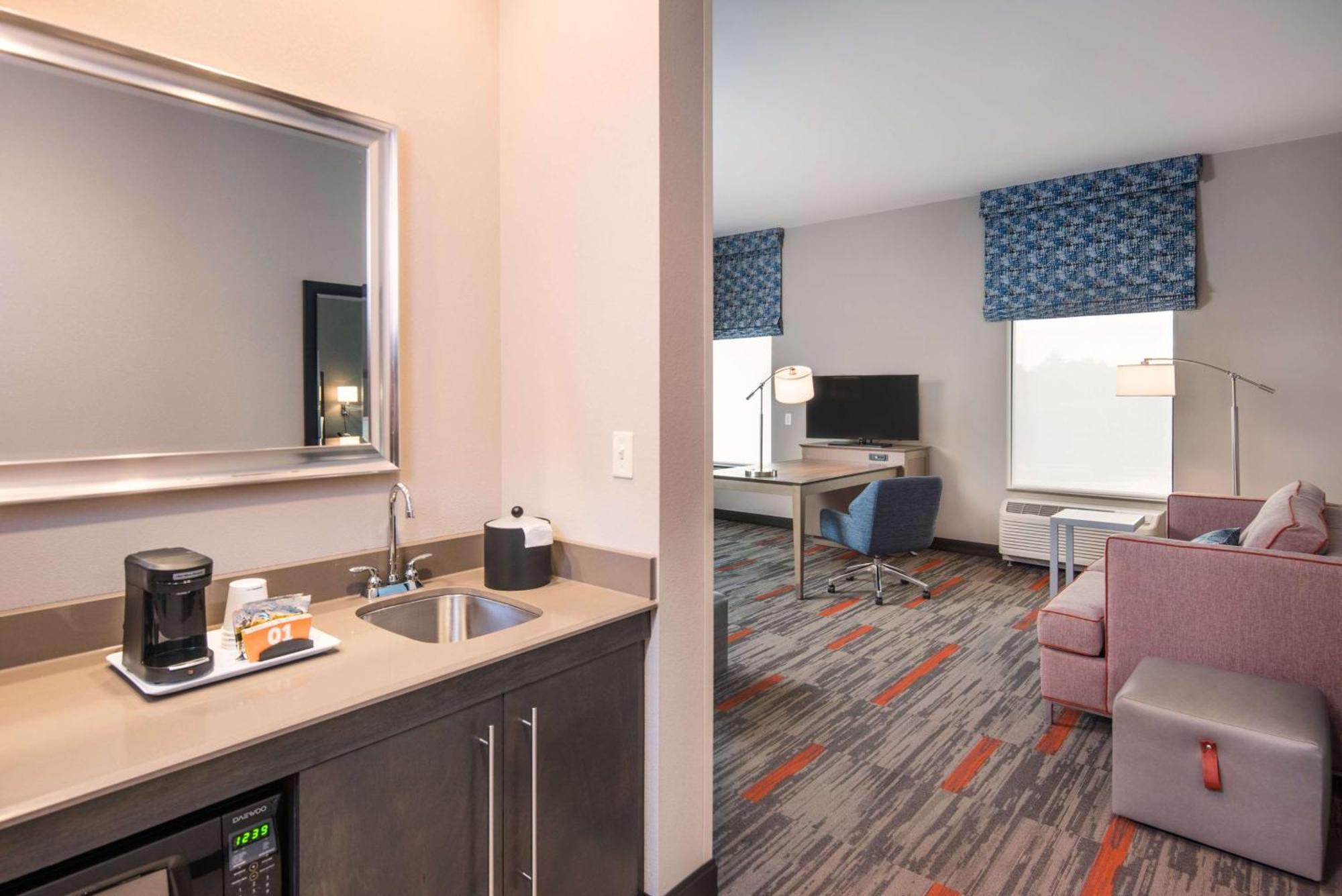 Hampton Inn And Suites At Wisconsin Dells Lake Delton Exteriör bild