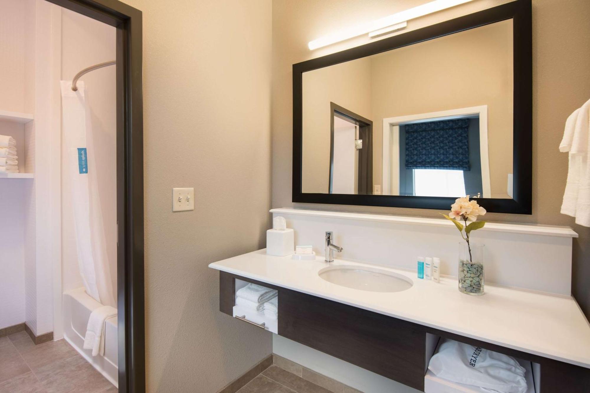 Hampton Inn And Suites At Wisconsin Dells Lake Delton Exteriör bild