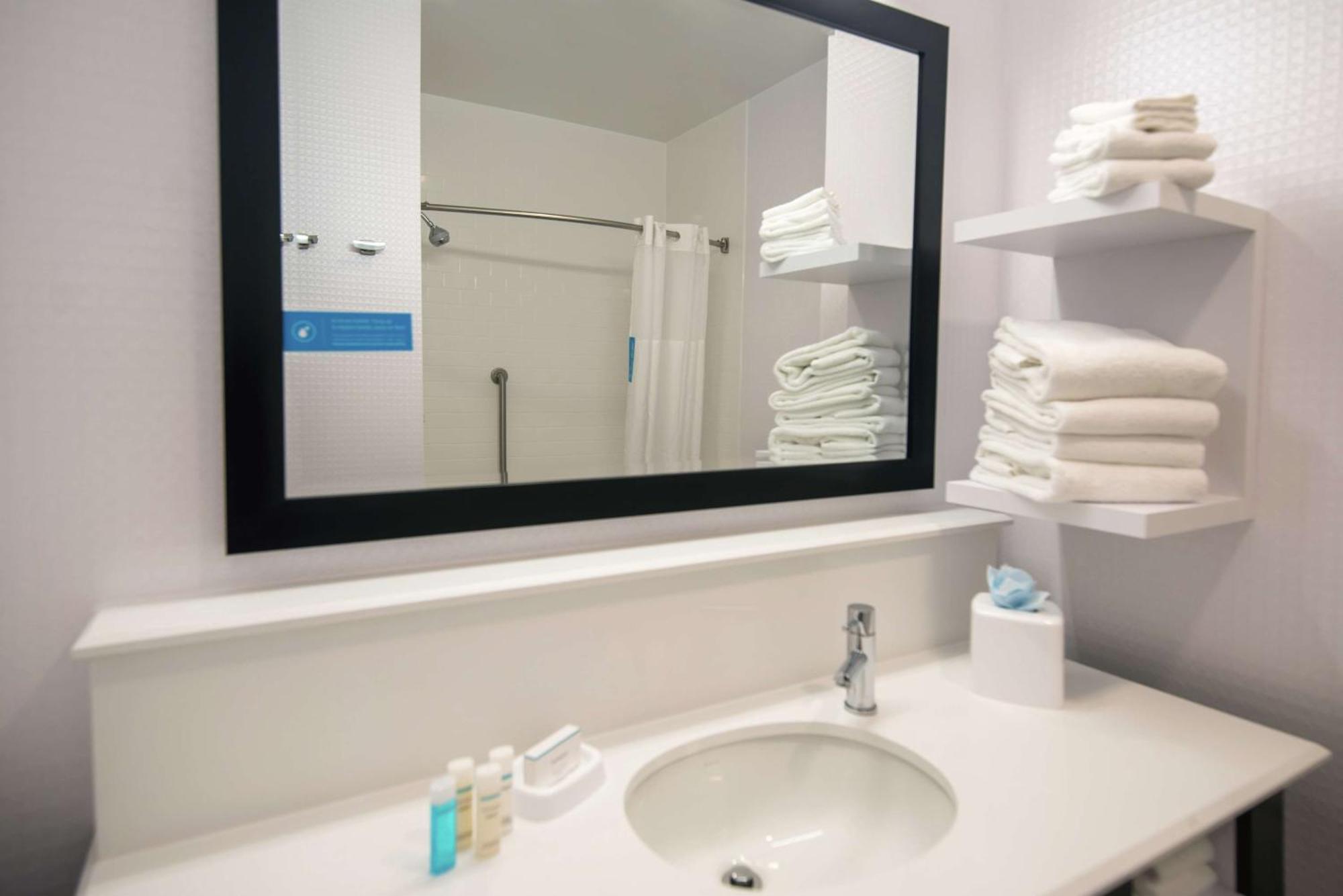 Hampton Inn And Suites At Wisconsin Dells Lake Delton Exteriör bild